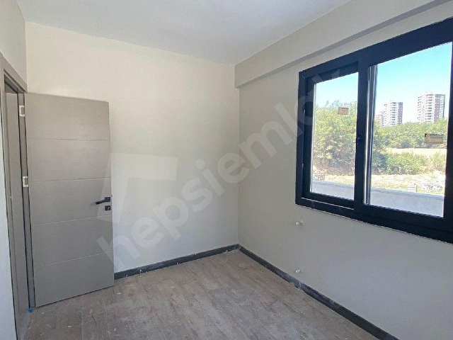 ÇUKUROVA FIRIN YAKINI KONSEPT BİNADA 1+1 MODERN YAPILI KÖŞE KONUMDA CAZİP DAİRE - Görsel 13