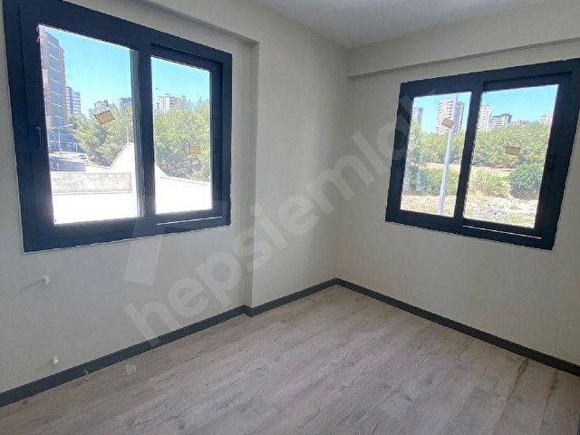 ÇUKUROVA FIRIN YAKINI KONSEPT BİNADA 1+1 MODERN YAPILI KÖŞE KONUMDA CAZİP DAİRE - Görsel 18