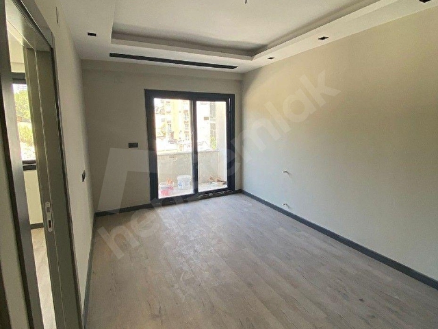 ÇUKUROVA FIRIN YAKINI KONSEPT BİNADA 1+1 MODERN YAPILI KÖŞE KONUMDA CAZİP DAİRE - Görsel 20