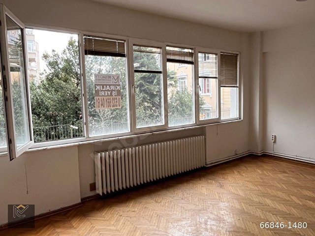 MEGA CITYDEN ARPA SUYU SOKAKTA TEMİZ BAKIMLI OFİS