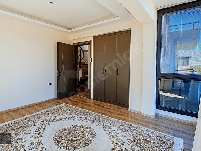 KAMUKENTDE MODERN MİMARİLİ EŞYALI VİLLA - Görsel 22