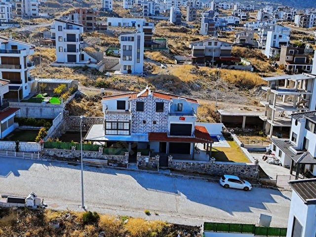 KAMUKENTDE MODERN MİMARİLİ EŞYALI VİLLA - Görsel 3