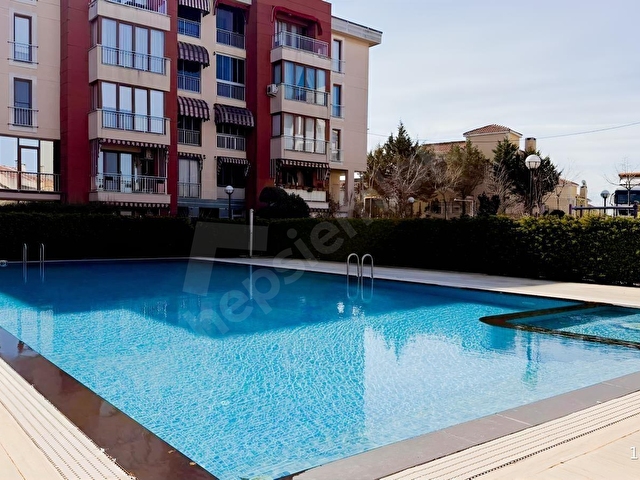 BEYLIKDÜZÜ ADNAN KAHVECIDE HAVUZLU SATILIK 4+1 DAİRE 200 m2