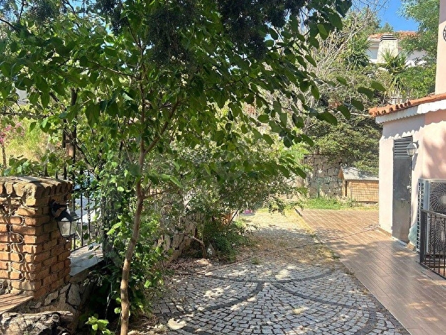 Güzelbahçe Çamlı’da Tam Eşyalı, Havuzlu ve Bahçeli Kiralık Villa - Görsel 4