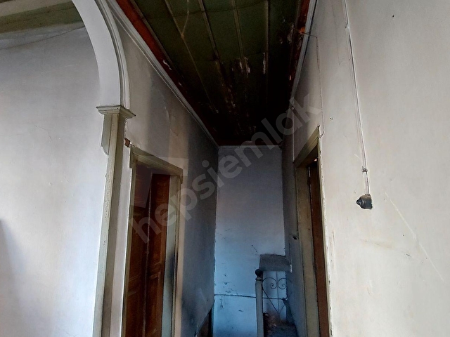 AYVALIKIN KALBİNDE, AVANTAJLI KONUMDA YATIRIMLIK TARİHİ RUM EVİ - Görsel 22