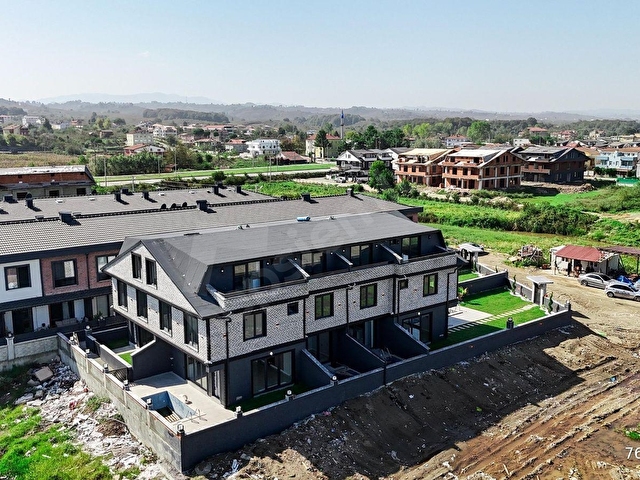 SAKARYA KOCAALİDE DENİZ MANZARALI, HAVUZLU, BAHÇELİ EMSALSİZ LÜKS VİLLA - Görsel 16