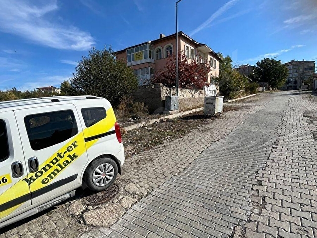 KONUT ER EMLAKTAN 2 KATLI SATILIK 480M2 ARSA İÇİNDE DAİRELER - Görsel 4