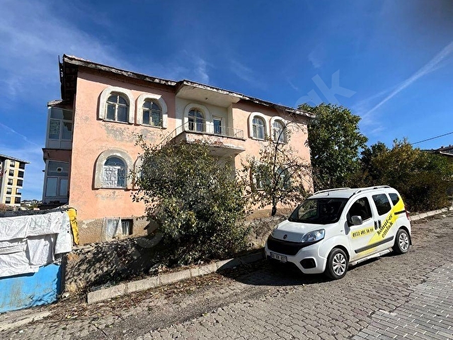 KONUT ER EMLAKTAN 2 KATLI SATILIK 480M2 ARSA İÇİNDE DAİRELER