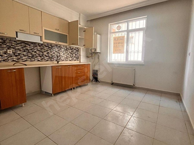 BEŞİKKAYA CADDE ÜSTÜ İSKANLI KOT 1 DE SATILIK 2/1 DAİRE