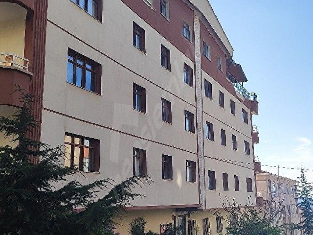 cebecide 3+1 bahçe katı içi yapılı