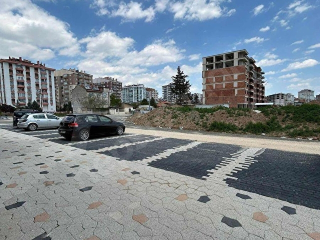 QUEEN MERAM VEZİR İNŞAAT PROJESİNDE 48 M² SATILIK DÜKKAN - Görsel 2