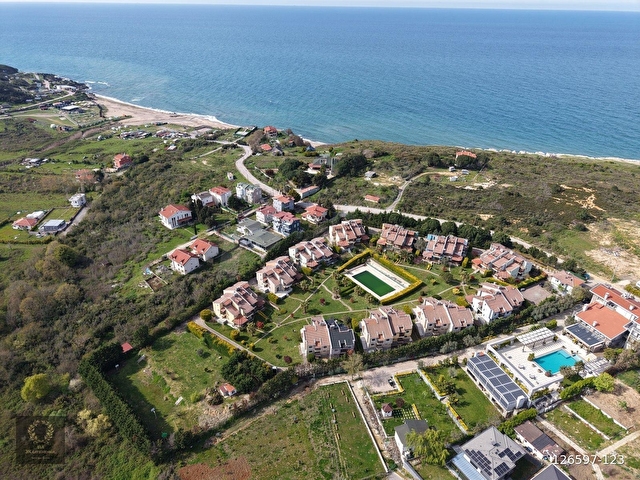 DENİZE 300 M -ORMAN SINIRINDA -SEÇKİN KOMŞULUK - 5+2 VİLLA
