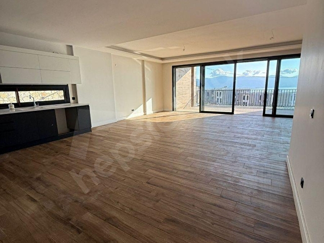 KUŞADASI MERKEZDE DENİZ MANZARALI GENİS VE FERAH LUKS DAİRE - Görsel 12