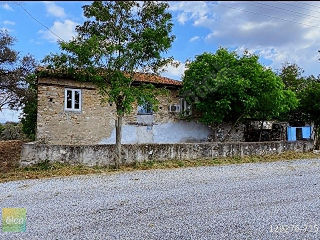 TAŞ KÖY EVİ VE ARSASI