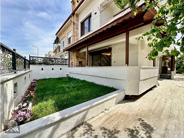 ꧁AY EMLAKTAN꧂AKÇAYDA ASKERİ KAMP YAKINI DENİZE 50 MT ŞÖMİNELİ SATILIK 3+1 MÜSTAKİL VİLLA