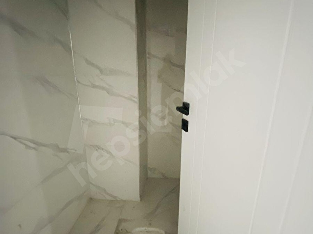 GÜVENDEN SINIRSIZ KREDİ İMKANLI YERDEN ISTMALI,OTOPARKLI 2+1 EV - Görsel 14