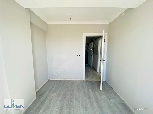 GÜVENDEN SINIRSIZ KREDİ İMKANLI YERDEN ISTMALI,OTOPARKLI 2+1 EV - Görsel 21