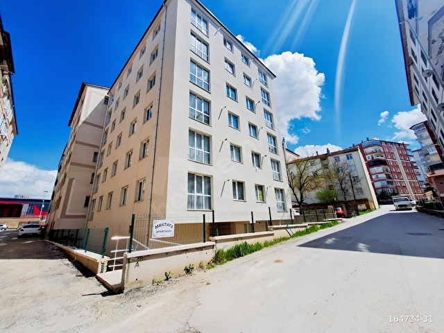 TÜRKER EMLAKTAN ŞEHİR MERKEZİNDE GENİŞ 3+0 DAİRE
