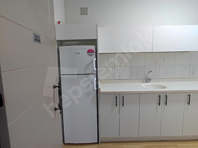 Güvenlikli Binada Cadde Cepheli 1+1 Kiralık