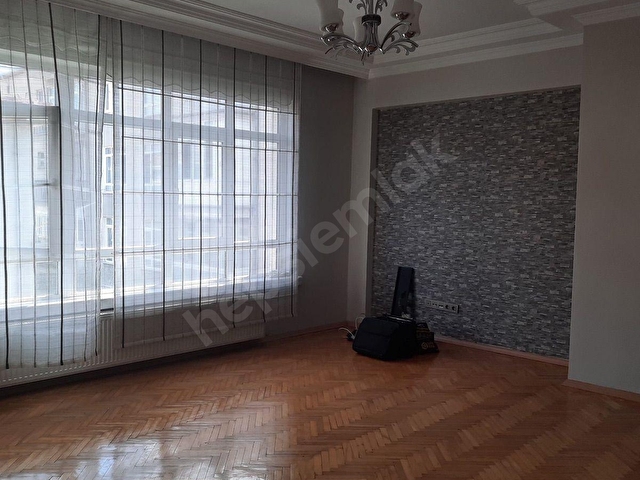 ÇİÇEK EMLAKTAN EMEKTE KATTA KOMBİLİ KİRALIK DAİRE