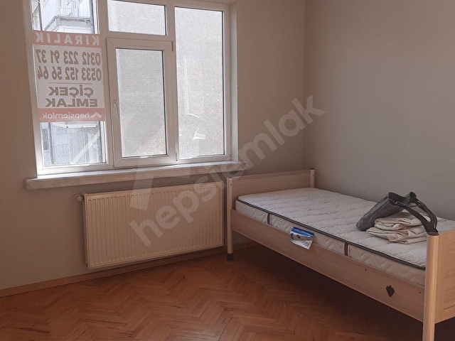 ÇİÇEK EMLAKTAN EMEKTE KATTA KOMBİLİ KİRALIK DAİRE - Görsel 7