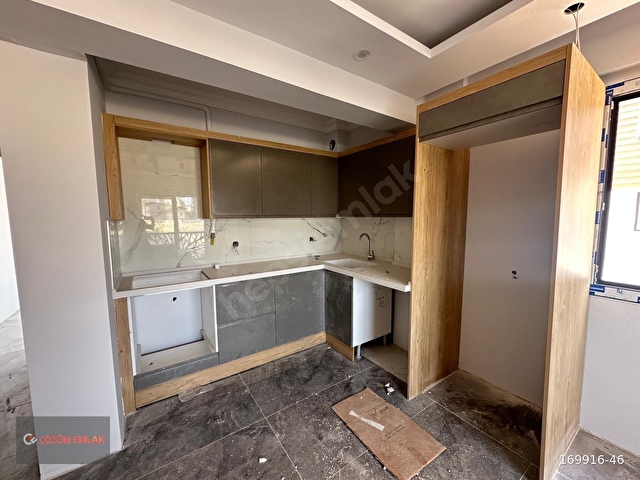 ÇÖZÜM EMLAKTAN MURADİYEDE HAVUZLU SİTE İÇİNDE 1+1 GENİŞ DAİRE - Görsel 11