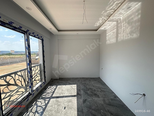 ÇÖZÜM EMLAKTAN MURADİYEDE HAVUZLU SİTE İÇİNDE 1+1 GENİŞ DAİRE - Görsel 15