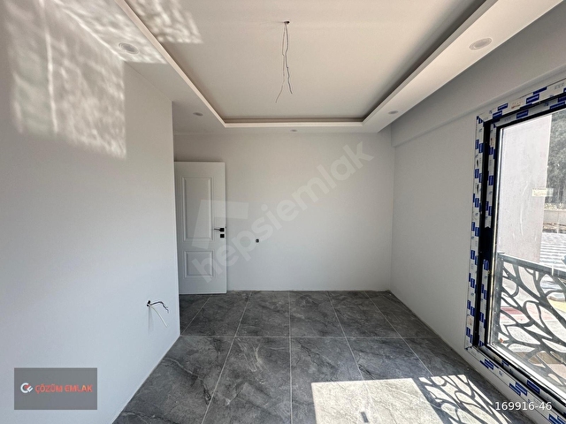 ÇÖZÜM EMLAKTAN MURADİYEDE HAVUZLU SİTE İÇİNDE 1+1 GENİŞ DAİRE - Görsel 16