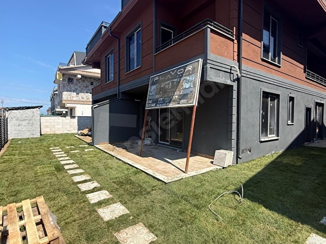 Karasu Kocaalinde HAVUZLU LÜKS SİTEDE SATILIK VİLLALAR