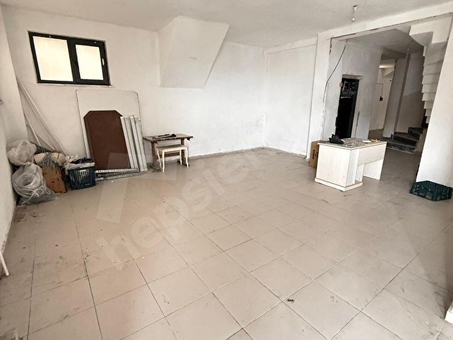 EMİNELLERDEN MERKEZİ KONUMDA AVM YAKINI DÜZ AYAK KİRALIK DÜKKAN - Görsel 5
