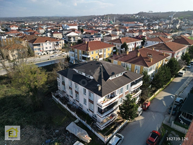 Karasu Merkezde 140 M2 Açık Cephe 3+1 Satılık Daire