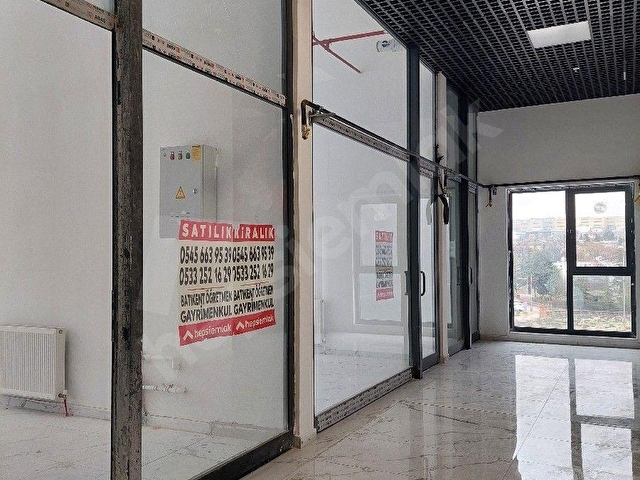 ÖĞRETMEN EMLAKTAN BATIPORT AVMDE 30 M2 KİRALIK DÜKKAN - Görsel 7