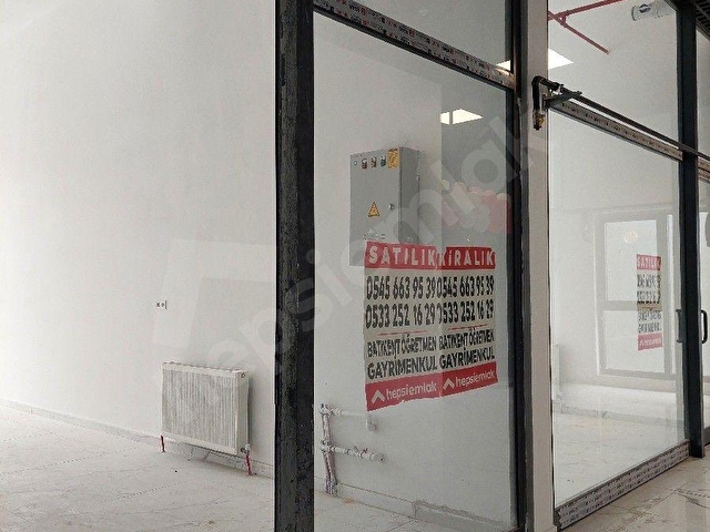 ÖĞRETMEN EMLAKTAN BATIPORT AVMDE 30 M2 KİRALIK DÜKKAN - Görsel 8