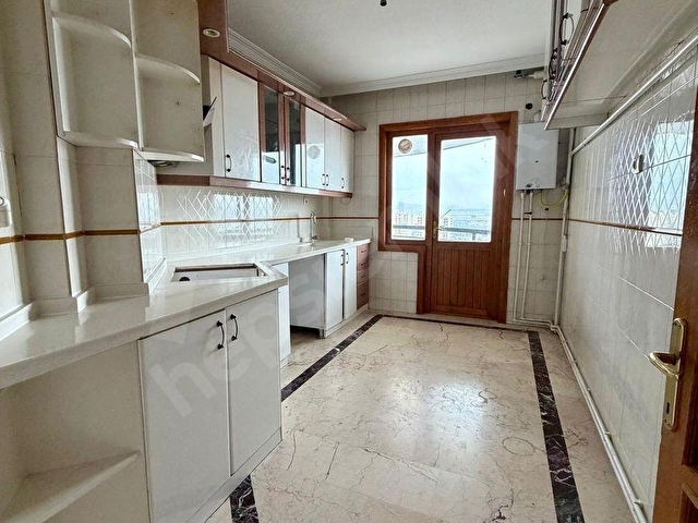 ŞEHİR HASTANESİ KARŞISI İKİZLER SİTESİ 4+1 165m² KİRALIK DAİRE - Görsel 4