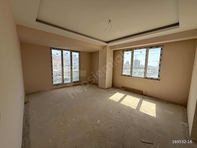 KÜÇÜKÇEKMECE CUMHURİYET MH SATILIK MANZARALI OTOPARKLI 2+1 DAİRE
