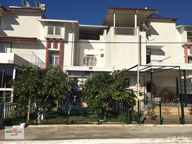 Kusadasi Davutlar Suleyman Sargin Sitesinde Bakimli Villa 6135 5304 Hurriyet Emlak