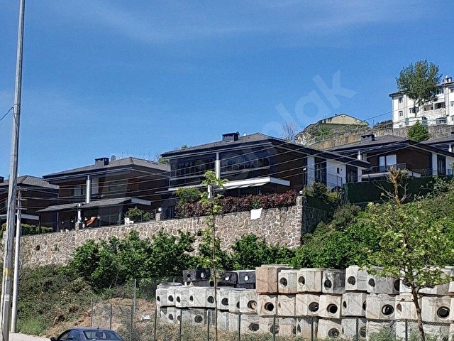 GÖLCÜK / SARAYLI YOLUNDA 4032 M2  YÜZDE 30 İMARLI ARSA