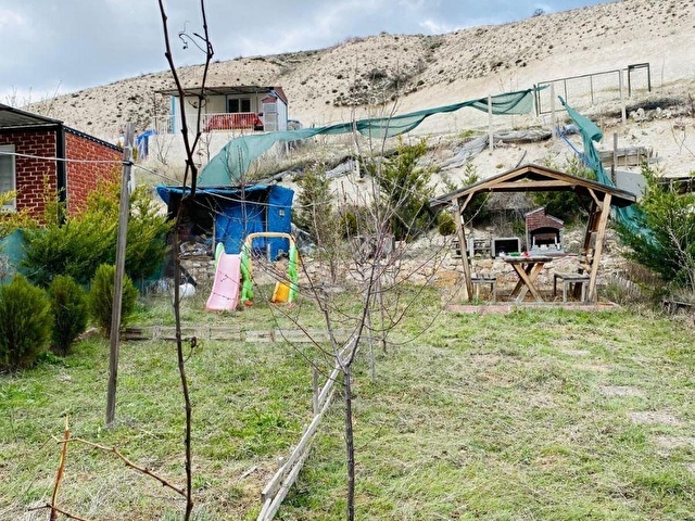 ANKARA KAZANÇTAN YATIRIM FIRSATI..! AYAŞ TEKKEDE İMARLI İÇERİSİNDE KONTEYNER EVİ BULUNAN ARSA...! - Görsel 2