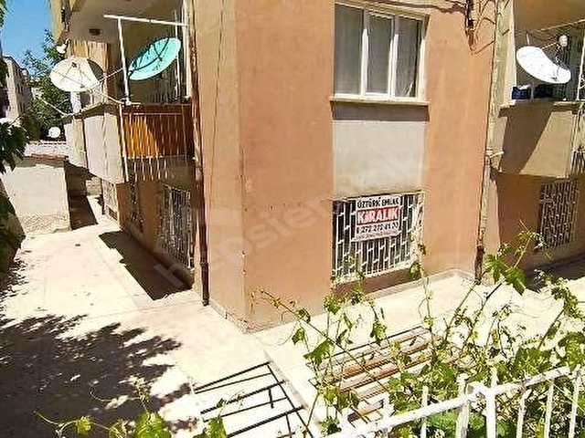 AFYON ÖZTÜRK EMLAKTAN ÇARŞI MERKEZDE 2+1 KİRALIK DAİRE