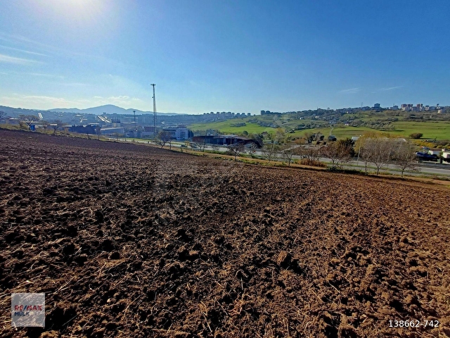 Remax Mülkten İlkadım Derecik Satılık Ticari İmarlı Arsa - Görsel 14