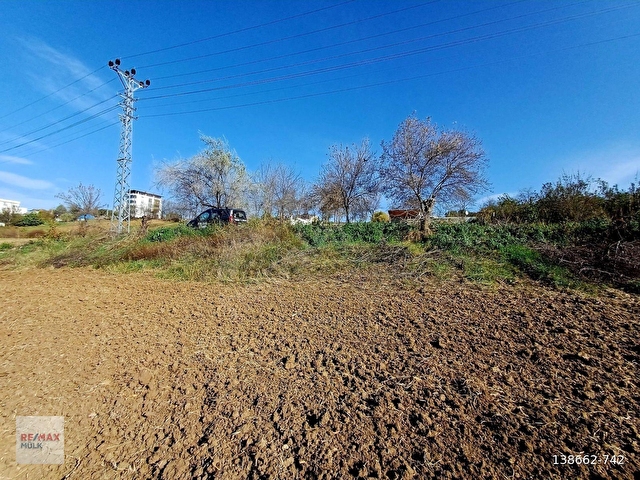 Remax Mülkten İlkadım Derecik Satılık Ticari İmarlı Arsa - Görsel 13