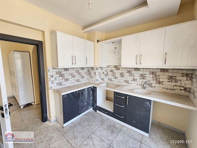 ESENYURT MAHALLESİNDE OTURUMA HAZIR 2+1 DAİRE - Görsel 9