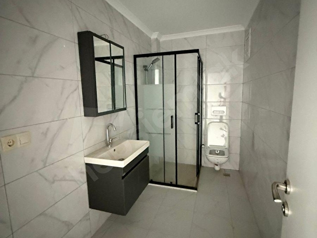 İZMİT YENİŞEHİR DE SATILIK 1+1 CADDE ÜSTÜ BÜYÜK m2 ARAKAT DAİRE - Görsel 20