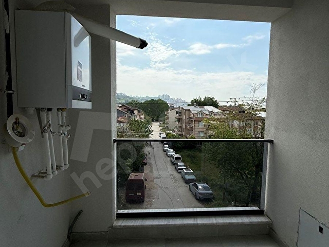 İZMİT YENİŞEHİR DE SATILIK 1+1 CADDE ÜSTÜ BÜYÜK m2 ARAKAT DAİRE - Görsel 12
