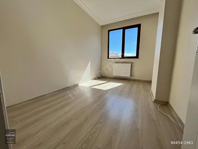 ALBAYRAKTAN ARA KAT ÖN CEPHE BÜYÜK KUL.GÜZEL KONUMDA 2+1 YENİ - Görsel 3