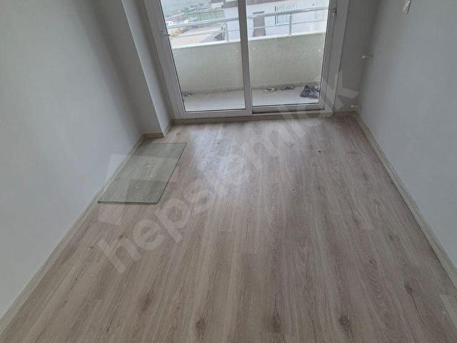 GÜLTEPEDE 1+1 KLİMALI 3LÜ ANKASTRELİ VE ŞOFBENLİ KİRALIK DAİRE - Görsel 11