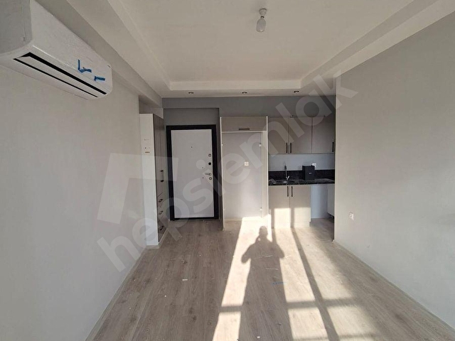 GÜLTEPEDE 1+1 KLİMALI 3LÜ ANKASTRELİ VE ŞOFBENLİ KİRALIK DAİRE - Görsel 4