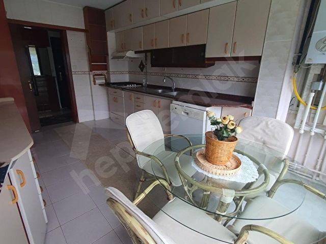 KÖROĞLU EMLAKTAN ÇOK İYİ KONUMDA BÜYÜK KULLANIŞLI DAİRE