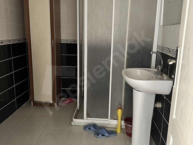Gaziosmanpaşa Mahallesi Özbirlik Sitesinde Satılık Ara katta 3+1 - Görsel 27