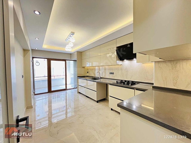 *MUTLUDAN SÜPER LÜX ÖVEÇLERDE ASANSÖRLÜ ARAKAT GENİŞ 3+1+2BANYO